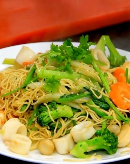 Mì xào hải sản
