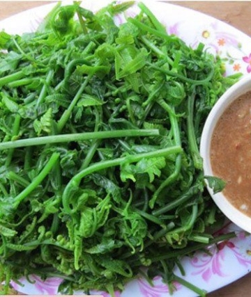 Rau rừng luộc